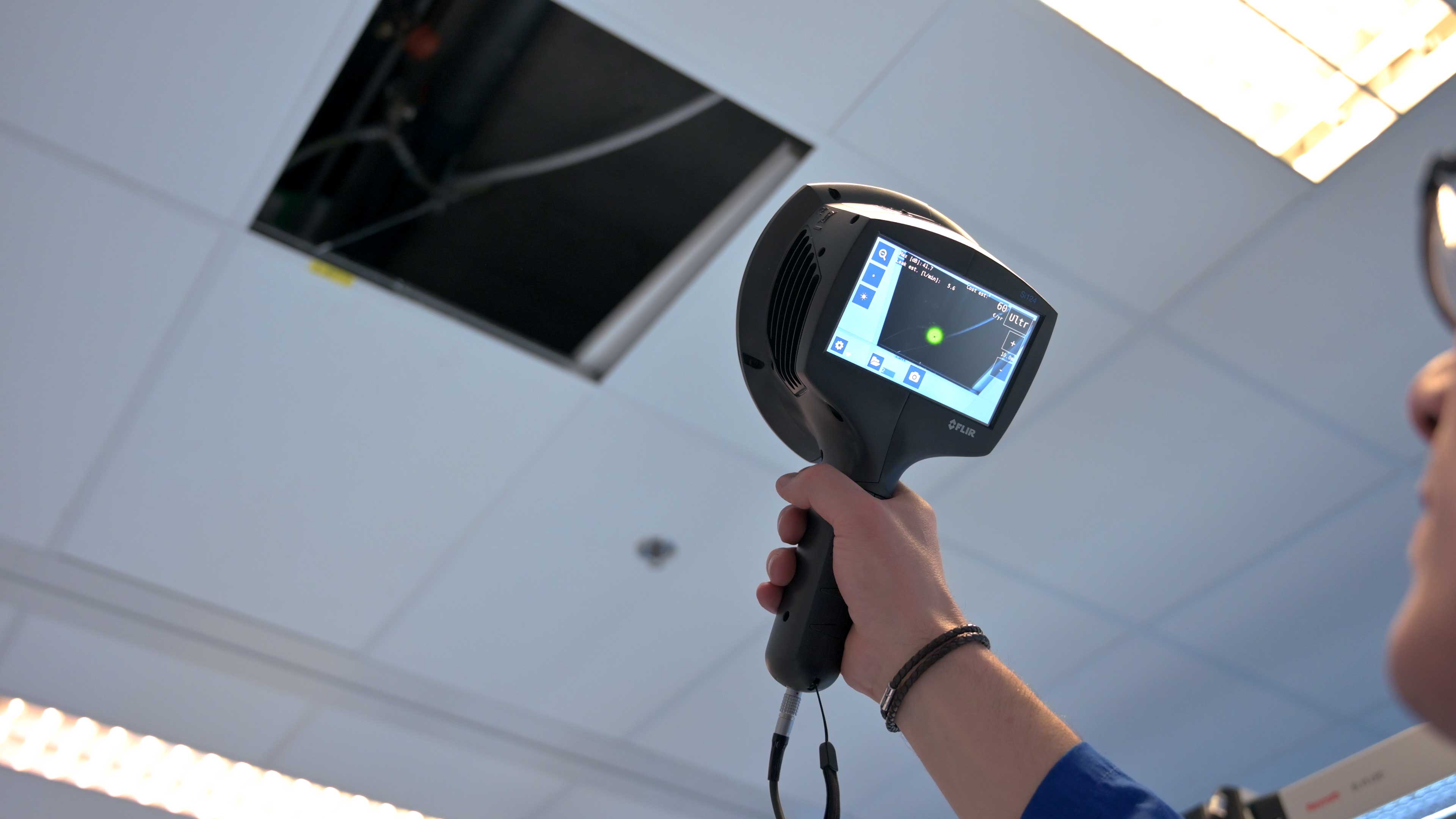 Verifying electrical in ceiling with Si124